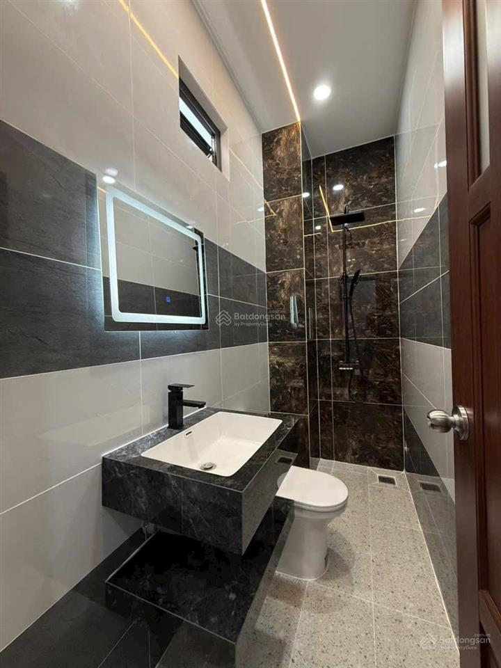 Bán nhà hẻm xe hơi thông khu tân hương, 4x14m, 2 lầu, 4 phòng ngủ, nhà mới, giá 7.98 tỷ