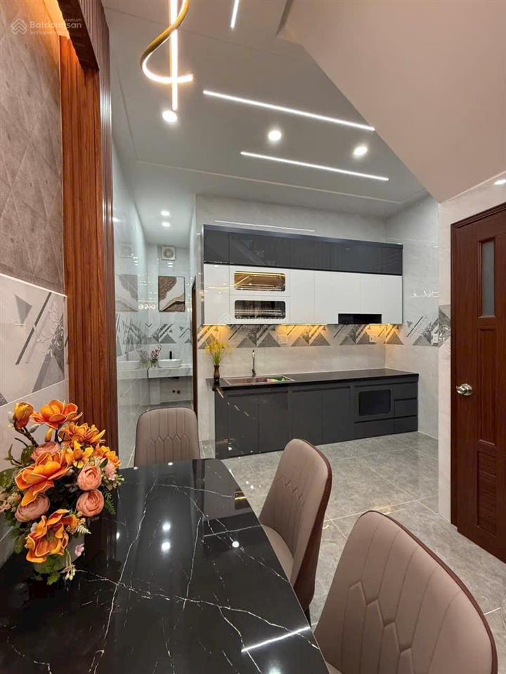 Bán nhà hẻm xe hơi thông khu tân hương, 4x14m, 2 lầu, 4 phòng ngủ, nhà mới, giá 7.98 tỷ