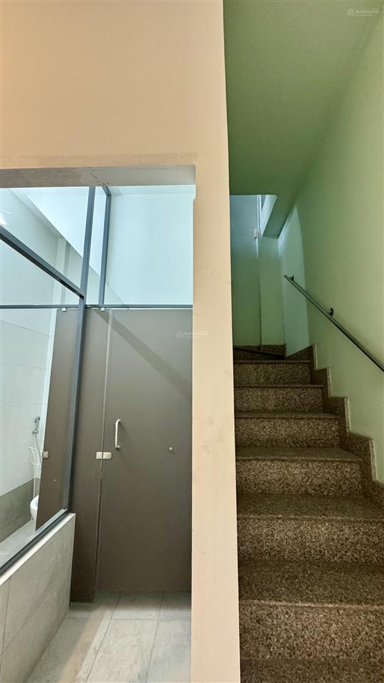 Cho thuê mtkd đường luỹ bán bích (gần âu cơ)  4x10m  cấp 4 có lửng  giá 15 triệu/th