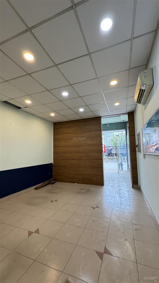 Cho thuê mtkd đường luỹ bán bích (gần âu cơ)  4x10m  cấp 4 có lửng  giá 15 triệu/th