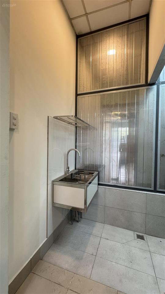 Cho thuê mtkd đường luỹ bán bích (gần âu cơ)  4x10m  cấp 4 có lửng  giá 15 triệu/th