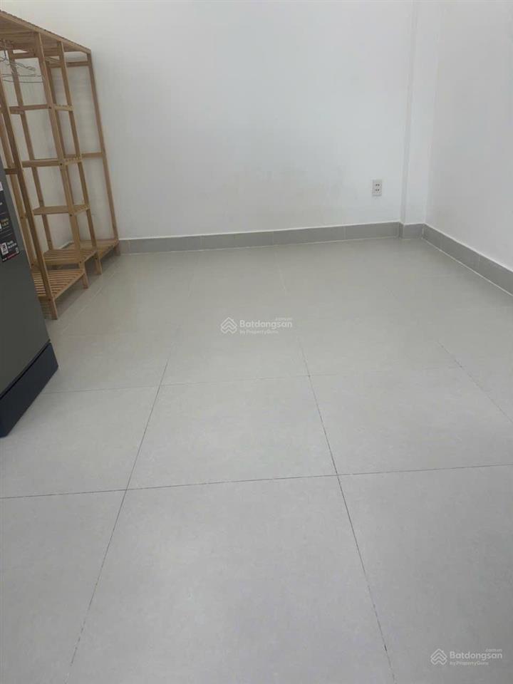Cho thuê phòng trọ hẻm 1036 cmt8 (gần hoàng sa), dt 20 m2 full nội thất, giá 4tr2/th