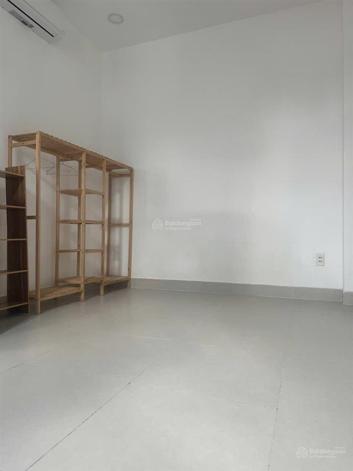 Cho thuê phòng trọ hẻm 1036 cmt8 (gần hoàng sa), dt 20 m2 full nội thất, giá 4tr2/th