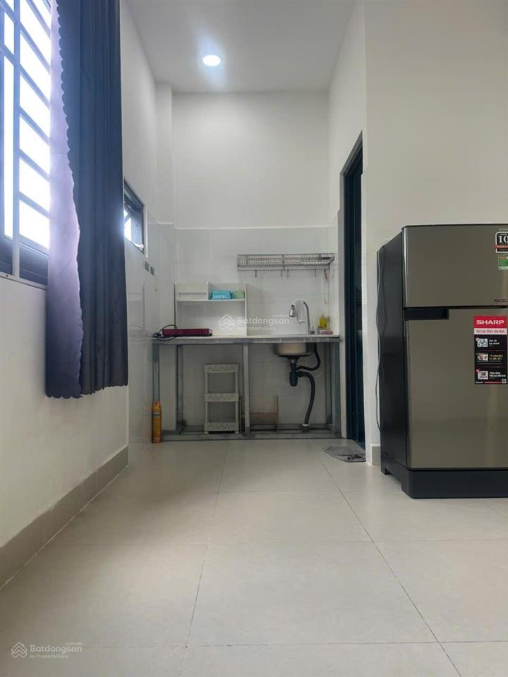 Cho thuê phòng trọ hẻm 1036 cmt8 (gần hoàng sa), dt 20 m2 full nội thất, giá 4tr2/th