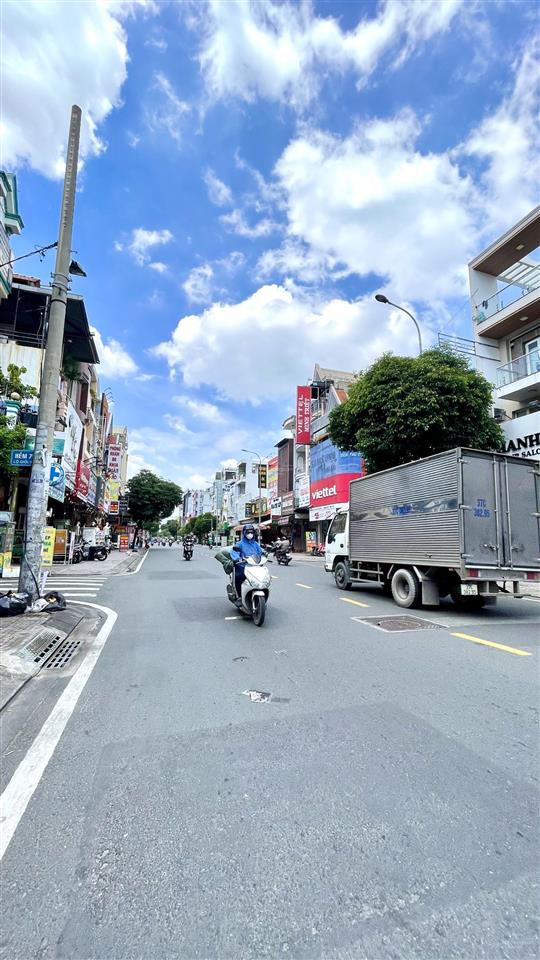 Bán nhà mặt tiền gò dầu, 5.5x23.4m, nhà cấp 4, giá 24 tỷ ( 0932 506 ***)