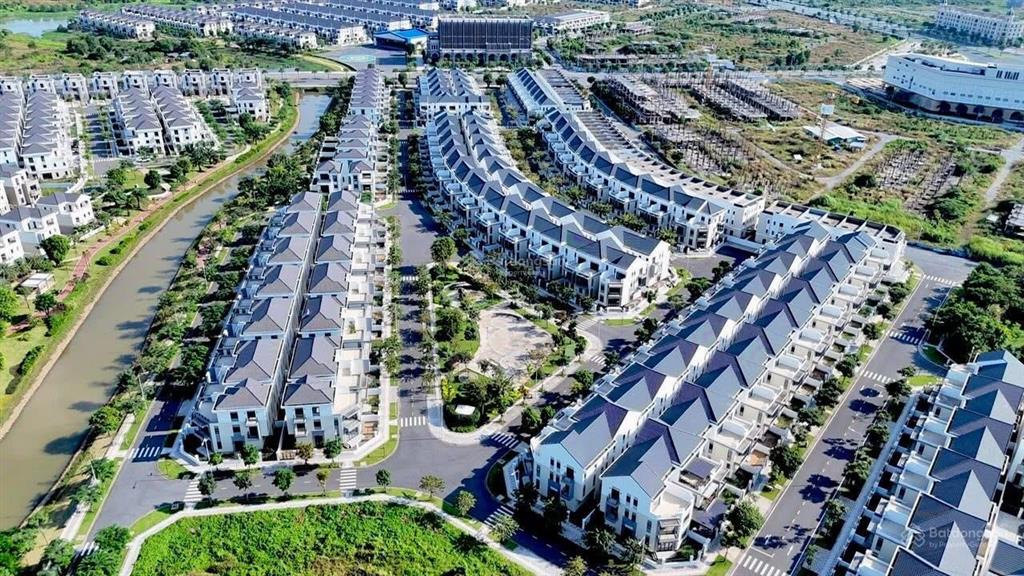 Kẹt tiền bán gấp biệt thự song lập view sông sắp có sổ, nhận nhà ở ngay gần quảng trường aqua city