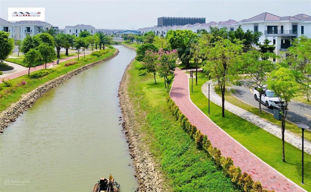 Kẹt tiền bán gấp biệt thự song lập view sông sắp có sổ, nhận nhà ở ngay gần quảng trường aqua city