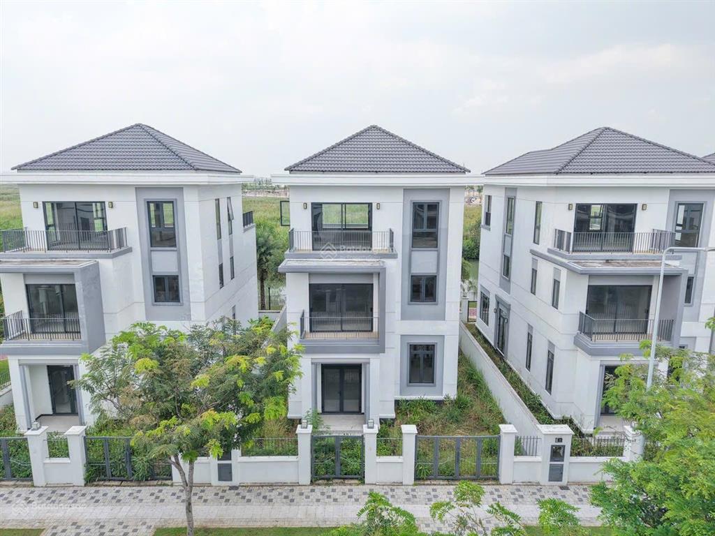 Kẹt tiền bán gấp biệt thự song lập view sông sắp có sổ, nhận nhà ở ngay gần quảng trường aqua city
