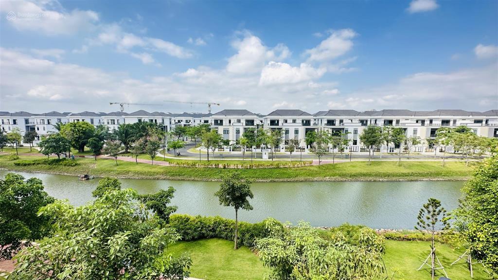 Kẹt tiền bán gấp biệt thự song lập view sông sắp có sổ, nhận nhà ở ngay gần quảng trường aqua city