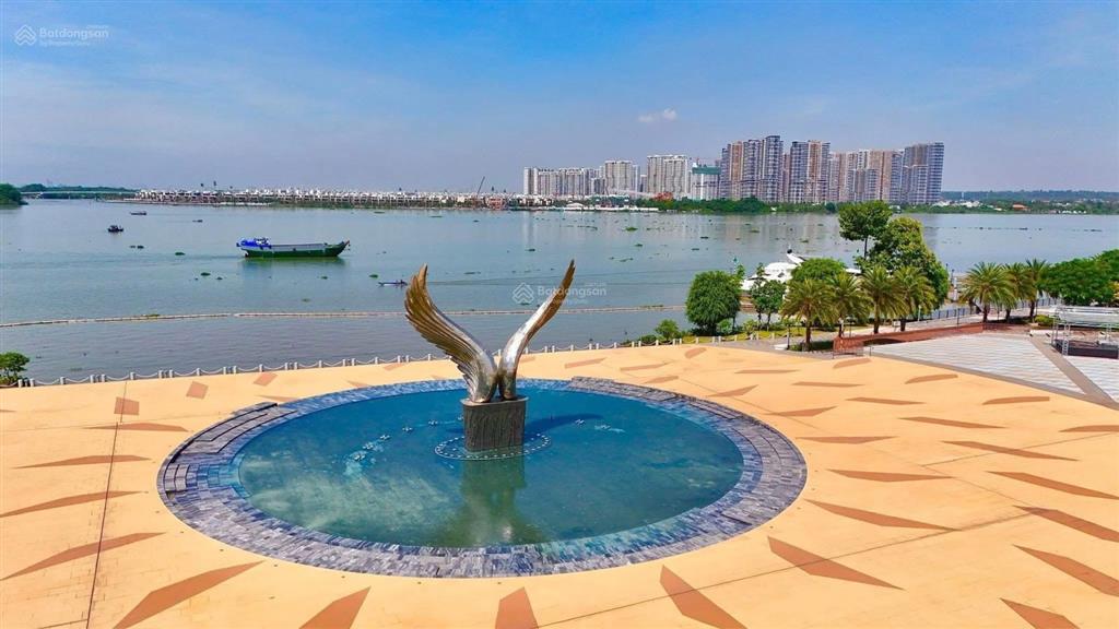 Kẹt tiền bán gấp biệt thự song lập view sông sắp có sổ, nhận nhà ở ngay gần quảng trường aqua city