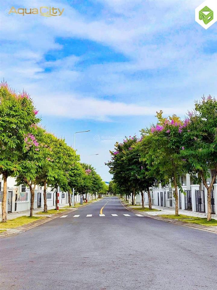 Kẹt tiền bán gấp biệt thự song lập view sông sắp có sổ, nhận nhà ở ngay gần quảng trường aqua city