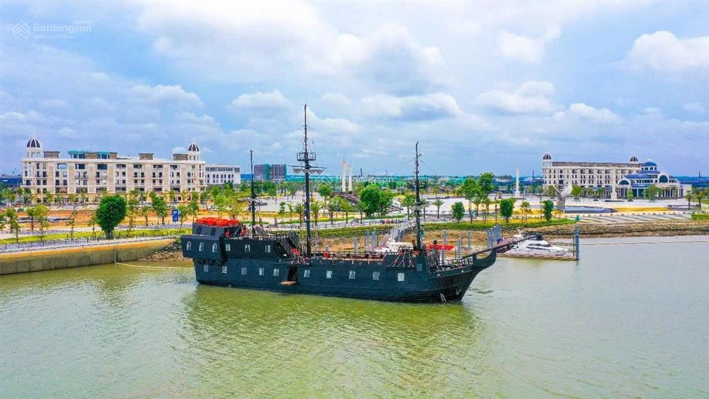 Kẹt tiền bán gấp biệt thự song lập view sông sắp có sổ, nhận nhà ở ngay gần quảng trường aqua city