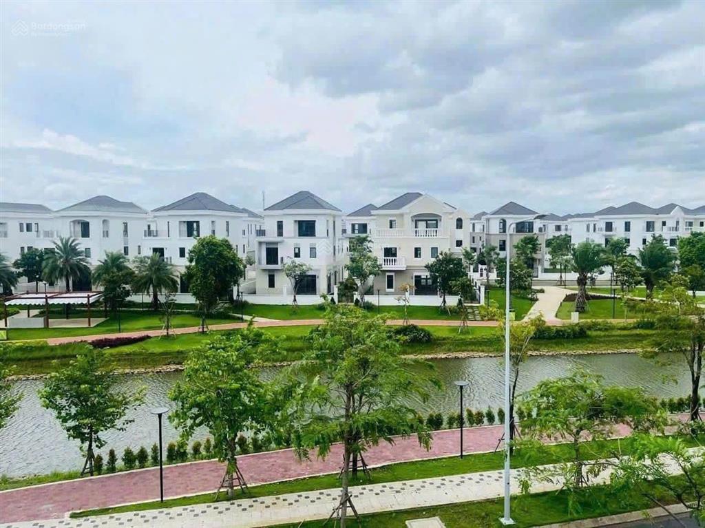 Kẹt tiền bán gấp biệt thự song lập view sông sắp có sổ, nhận nhà ở ngay gần quảng trường aqua city