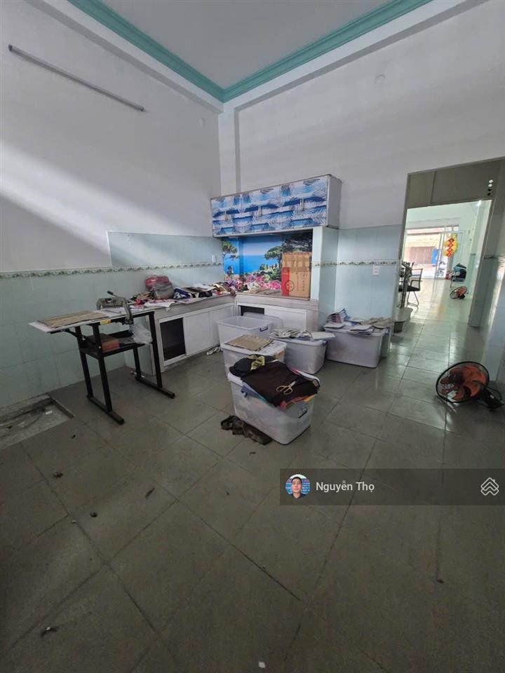 Bán nhà mt dc11, gần aeon mall tân phú. dt 4 x 20m, 3 tầng.