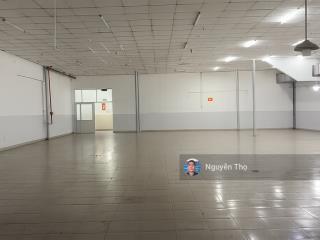 Cho thuê kho xưởng đường cn13 kcn tân bình. dt. 800m2 có sắn ht pccc tự động. giá 100 triệu báo vat