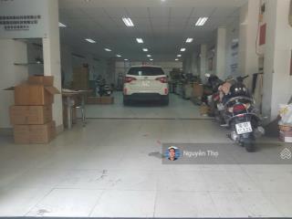 Cho thuê nhà ngang 8m x 25m 1 trệt 2 lầu sân thượng.