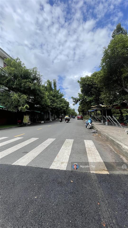 Giá 12.65 tỷ dt 100m2 x 3 tầng sân thượng. mtkd đường kênh 19/5.