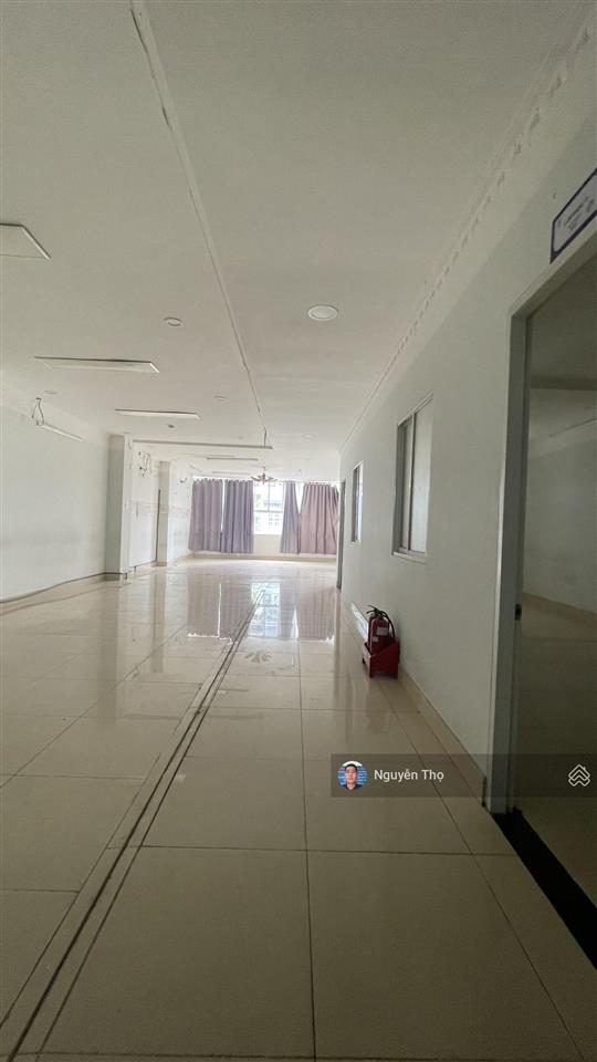 Cho thuê nhà làm vp cty gần trường học lê lai. dt. 8 x 25m 1 trệt 2 lầu sân thượng.