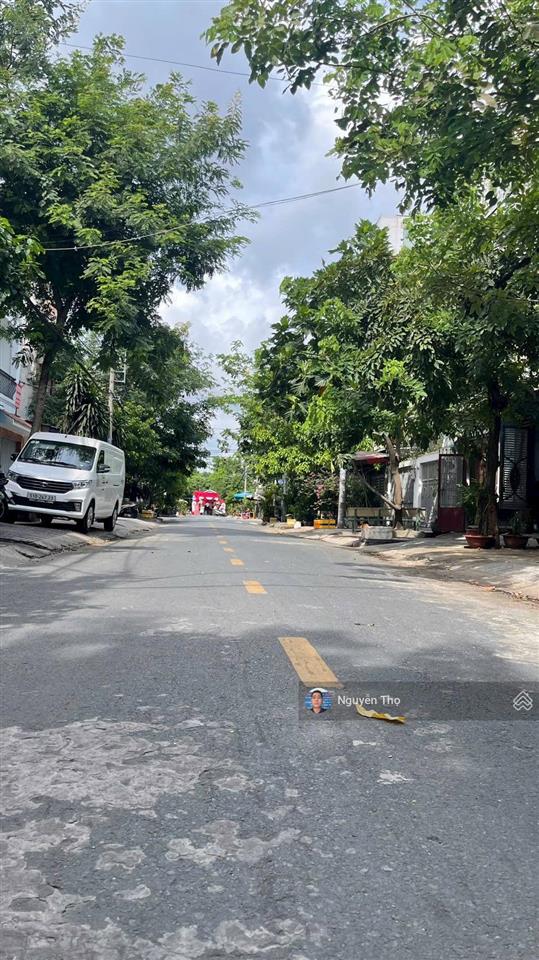 Bán nhà 5 x 20m 1 trệt 2 lầu sân thượng. giá 13 tỷ tl.