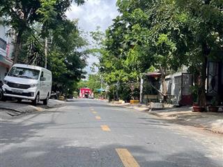 Bán nhà 5 x 20m 1 trệt 2 lầu sân thượng. giá 13 tỷ tl.