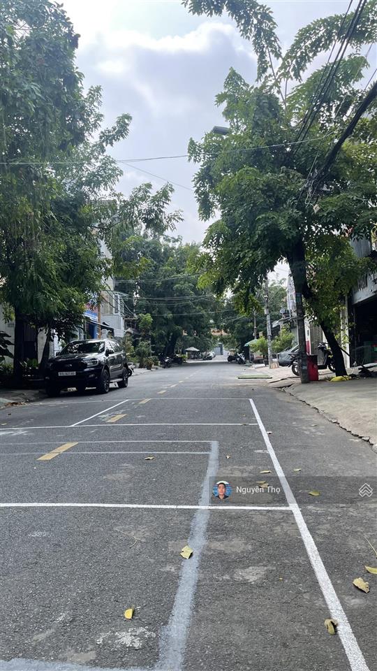 Bán nhà 5 x 20m 1 trệt 2 lầu sân thượng. giá 13 tỷ tl.