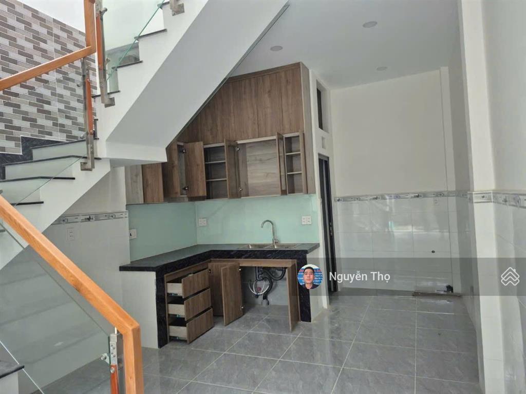 Bán nhà hxh nguyễn hữu tiến p. tây thạnh. dt 4 x 12m 1 trệt 1 lầu sân thượng. giá 5,65 tỷ