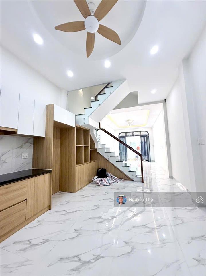 Bán nhà dt 4 x 14m, 1 trệt 2 lầu sân thượng. hẻm 5m thông ra kênh tham lương