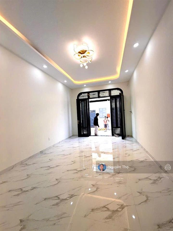 Bán nhà dt 4 x 14m, 1 trệt 2 lầu sân thượng. hẻm 5m thông ra kênh tham lương