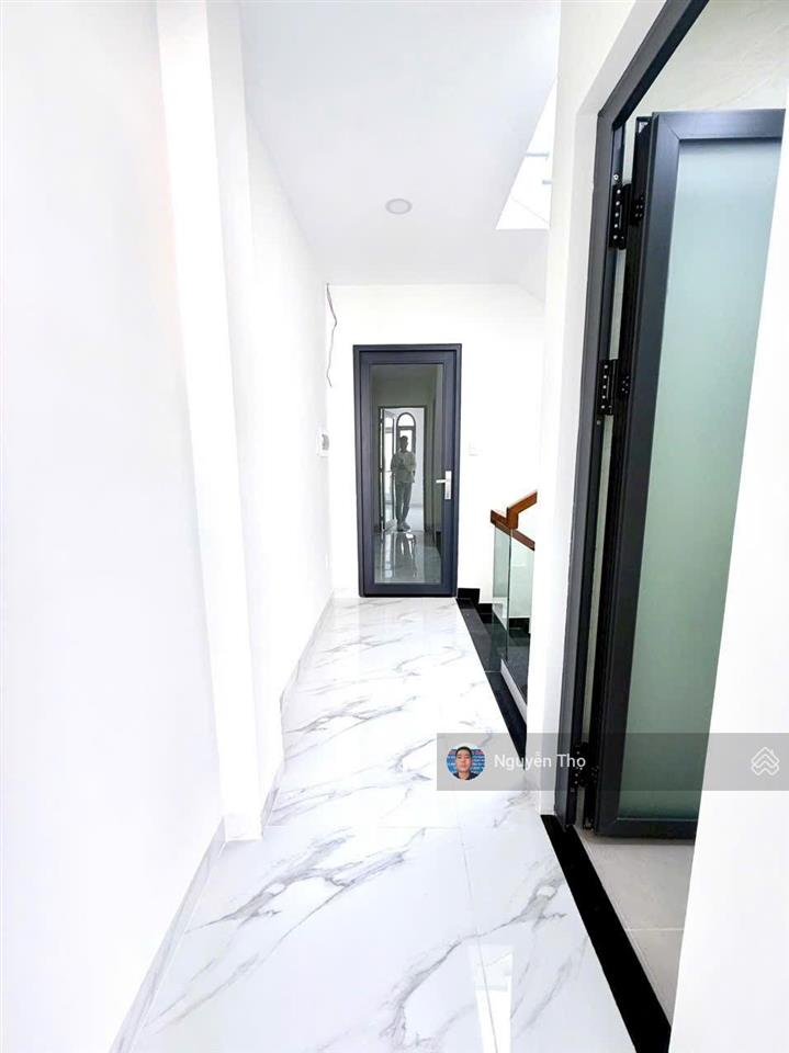 Bán nhà dt 4 x 14m, 1 trệt 2 lầu sân thượng. hẻm 5m thông ra kênh tham lương