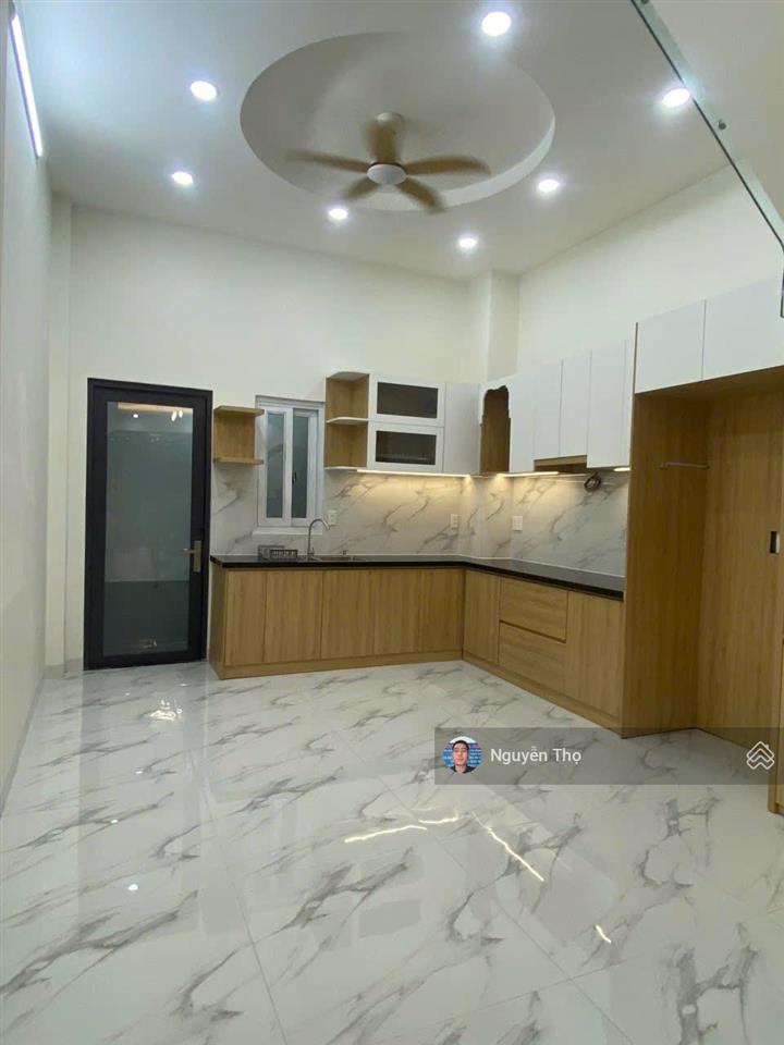 Bán nhà dt 4 x 14m, 1 trệt 2 lầu sân thượng. hẻm 5m thông ra kênh tham lương