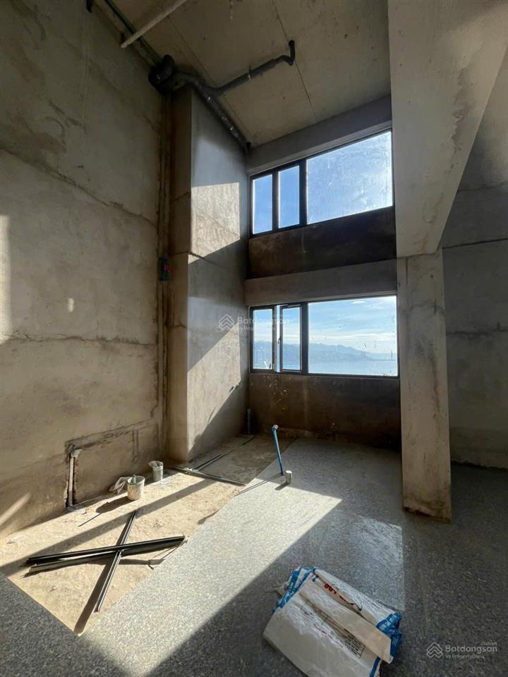 Bán căn hộ duplex view toàn cảnh vịnh nha trang, đẹp nhất tòa, thông tầng sử dụng 110m2, tự do tk