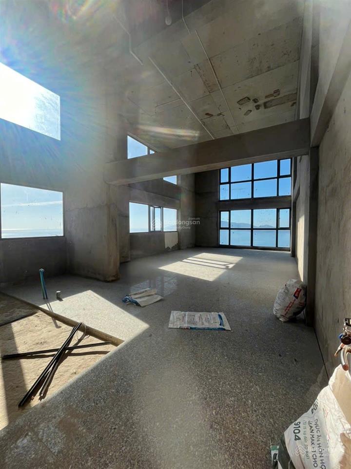 Bán căn hộ duplex view toàn cảnh vịnh nha trang, đẹp nhất tòa, thông tầng sử dụng 110m2, tự do tk