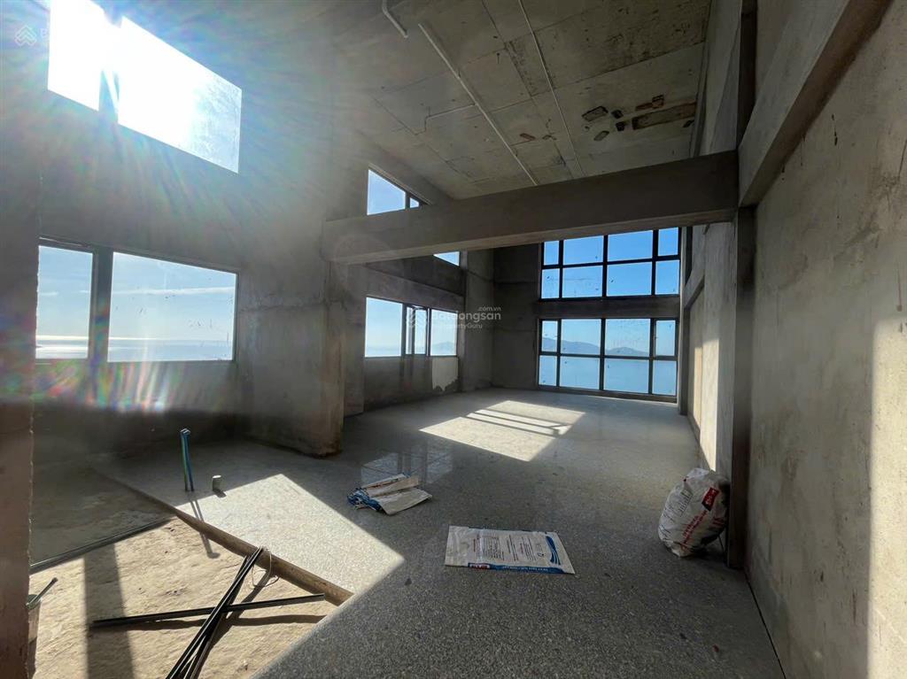 Bán căn hộ duplex view toàn cảnh vịnh nha trang, đẹp nhất tòa, thông tầng sử dụng 110m2, tự do tk