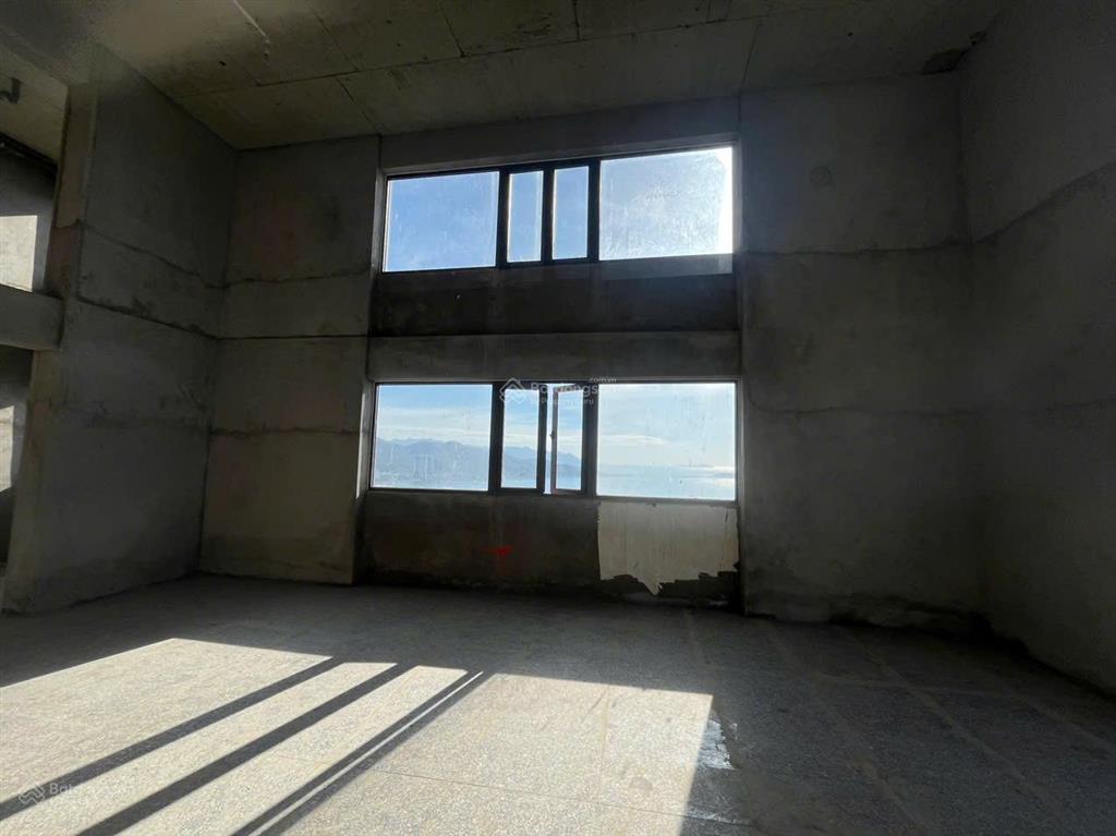 Bán căn hộ duplex view toàn cảnh vịnh nha trang, đẹp nhất tòa, thông tầng sử dụng 110m2, tự do tk