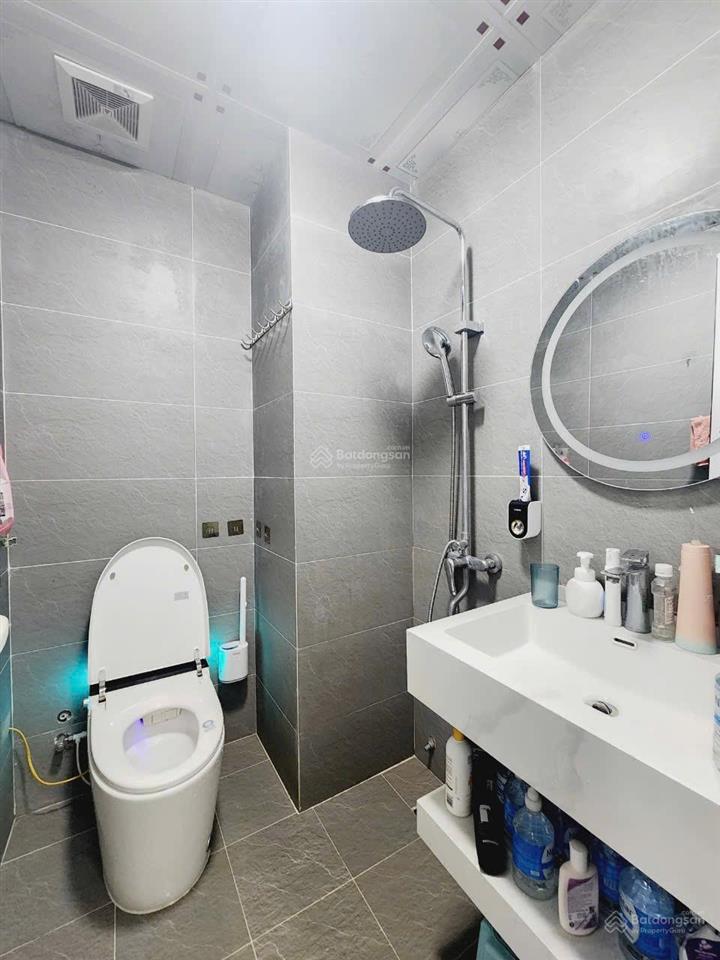 Cần bán gấp căn hộ 2 phòng ngủ. hh2c linh đàm full lung linh.  0984 877 ***
