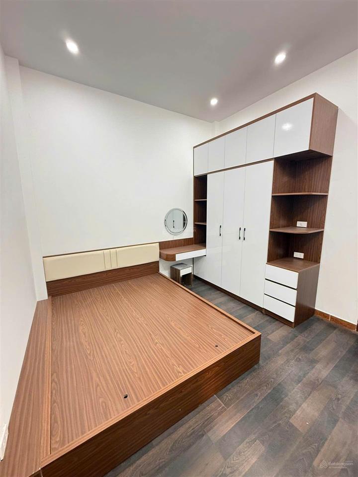 Chủ bán gấp  giảm sốc 650tr  nhà đống đa 32m  kinh doanh tốt  cách mặt phố 15m  8.3 tỷ