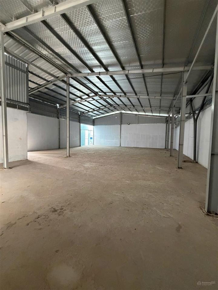 Cho thuê kho, nhà xưởng 1600m2 giá 60 triệu/tháng tl, mặt tiền đường lớn, giao thông thuận tiện