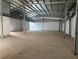 Cho thuê kho, nhà xưởng 1600m2 giá 60 triệu tl, mặt tiền đường lớn, giao thông thuận tiện