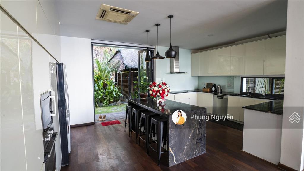 Bán biệt thự b29 tại anh nguyễn, ocean front, nha trang. 420m2, 3 tầng 4pn, giá 70 tỷ.