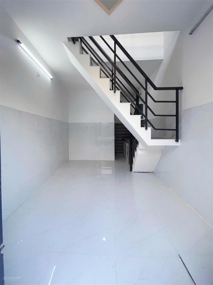 Nhà 998tr (còn bớt) ở tô ký quận 12 ngay cổng công viên phần mềm quang trung. dt 3,5x6m có 2pn