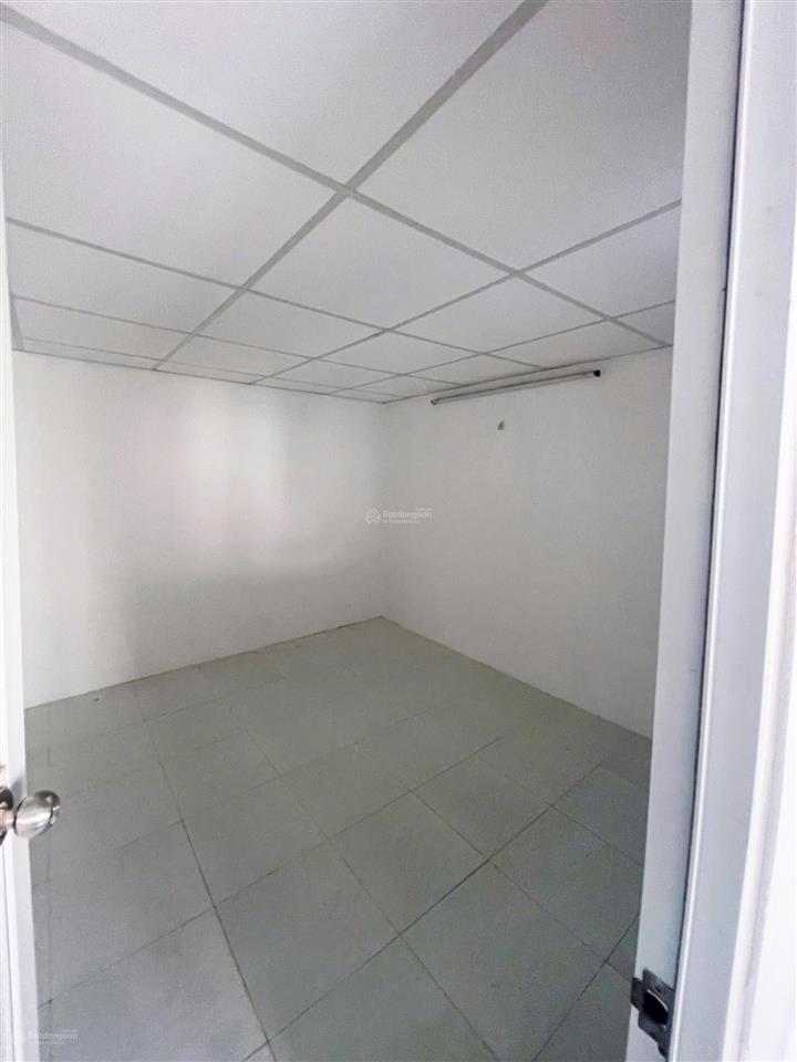 Nhà 998tr (còn bớt) ở tô ký quận 12 ngay cổng công viên phần mềm quang trung. dt 3,5x6m có 2pn