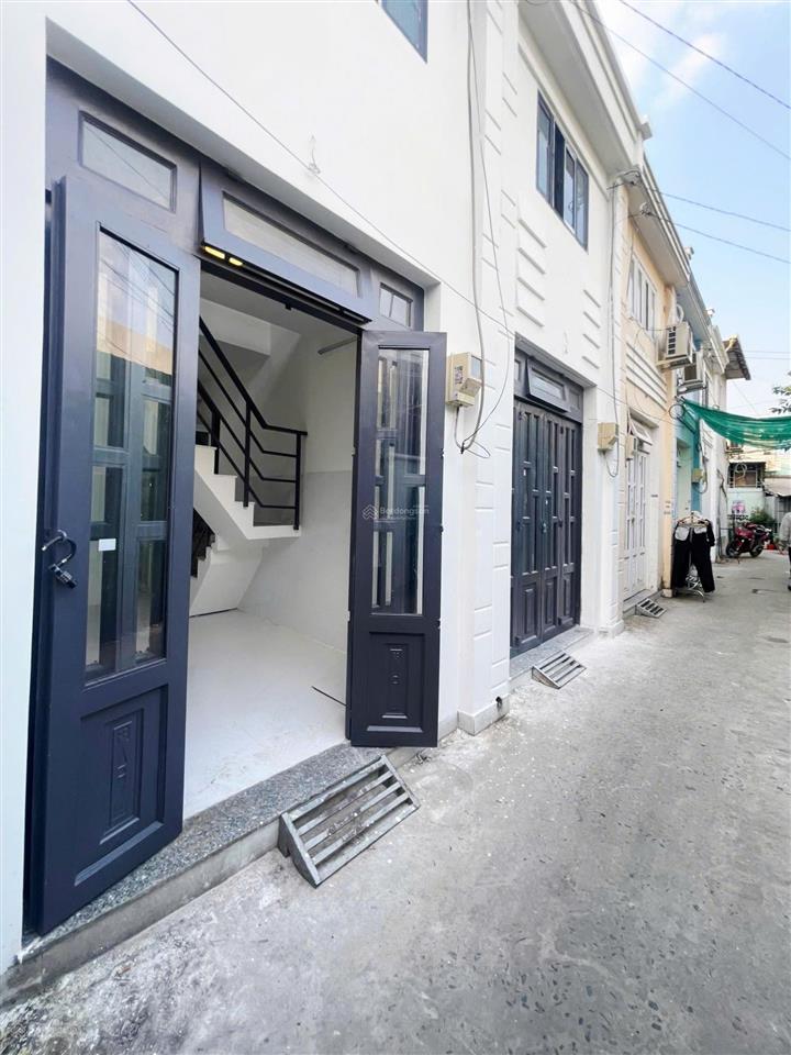 Nhà 998tr (còn bớt) ở tô ký quận 12 ngay cổng công viên phần mềm quang trung. dt 3,5x6m có 2pn