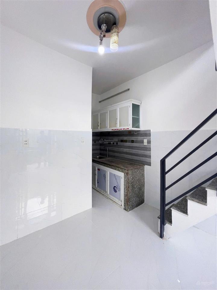 Nhà 998tr (còn bớt) ở tô ký quận 12 ngay cổng công viên phần mềm quang trung. dt 3,5x6m có 2pn