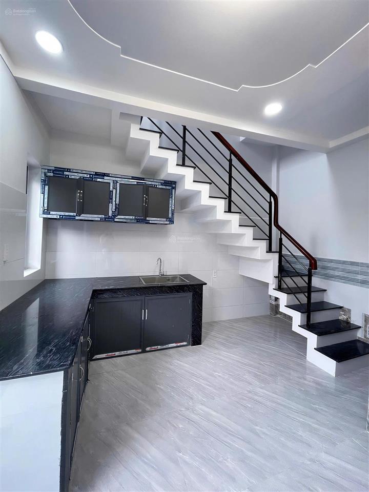 Nhà hẻm ngắn lê thị riêng ngay bảo hiểm xã hội quận 12 (dt 4x5m). giá 935tr còn thương lượng