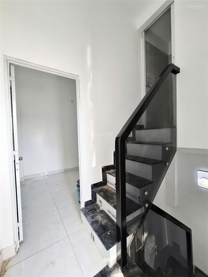 Nhà (dt 3,5x7m) có 2pn 2wc ở 551 lê văn khương quận 12, gần chợ thiếc. giá 1tỷ189tr còn tl