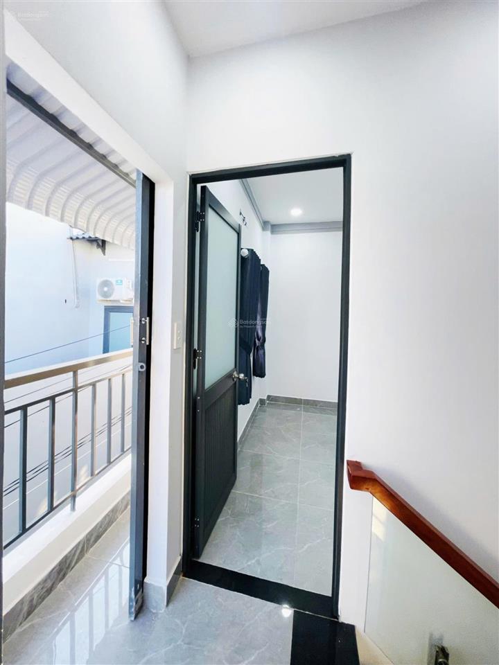 Nhà (dt 3,8x10m) ở trương thị hoa, quận 12. đối diện trường thcs nguyễn hiền, giá 1tỷ798tr còn tl