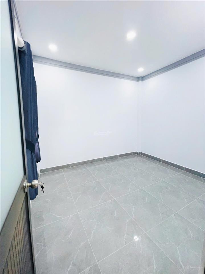 Nhà (dt 3,8x10m) ở trương thị hoa, quận 12. đối diện trường thcs nguyễn hiền, giá 1tỷ798tr còn tl