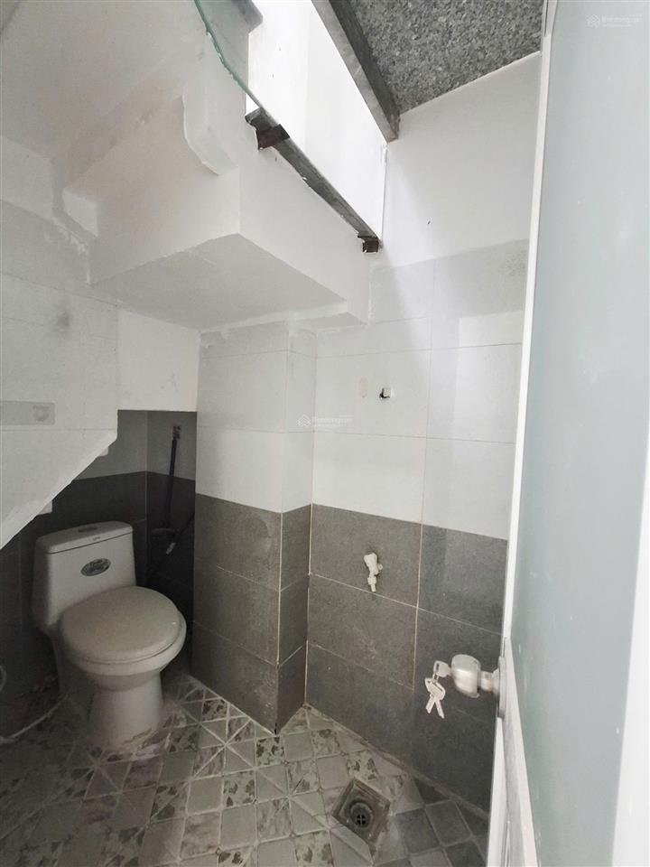 Nhà ở sẹc ngắn nguyễn văn quá gần giáo xứ chợ cầu giá 1tỷ380tr còn tl trực tiếp với chủ nhà