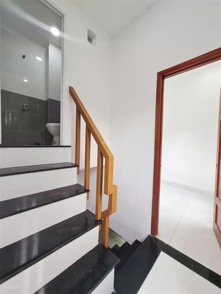 Nhà ở sẹc ngắn nguyễn văn quá gần giáo xứ chợ cầu giá 1tỷ380tr còn tl trực tiếp với chủ nhà