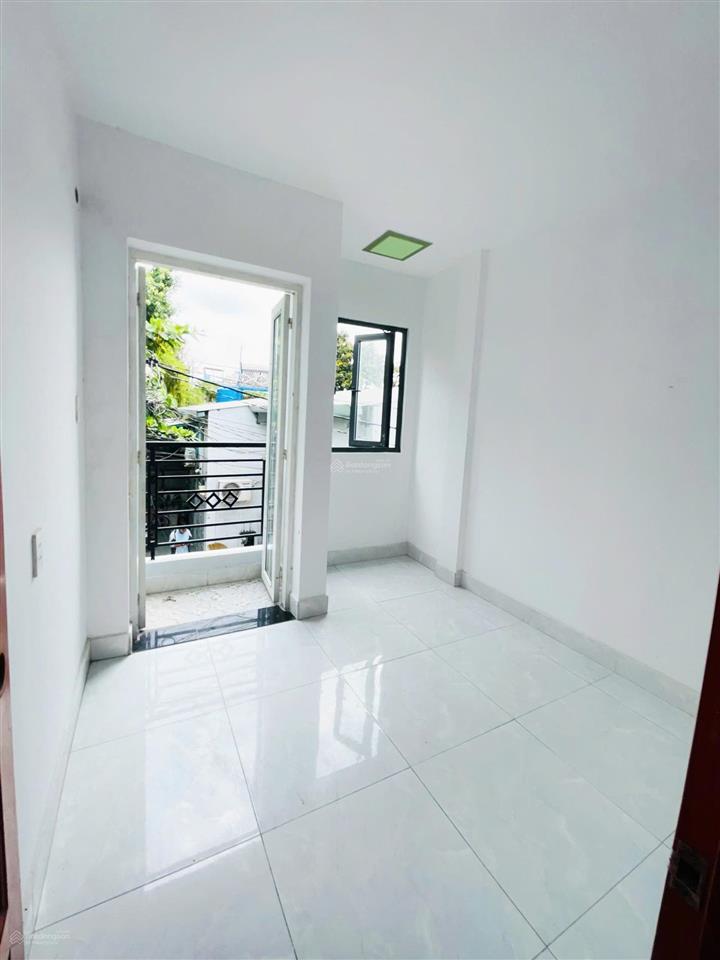 Nhà ở sẹc ngắn nguyễn văn quá gần giáo xứ chợ cầu giá 1tỷ380tr còn tl trực tiếp với chủ nhà
